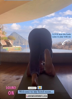 Brooke Baldwin feet photo thumbnail