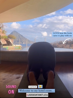 Brooke Baldwin feet photo thumbnail