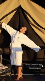 Brooke Blurton feet photo 17