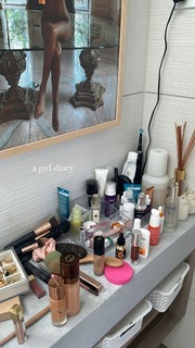 Brooke Blurton feet photo 9