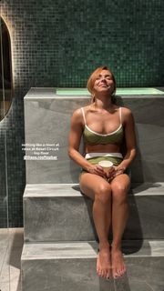 Brooke Blurton feet photo 18