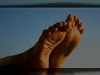 Brooke Burke feet photo thumbnail