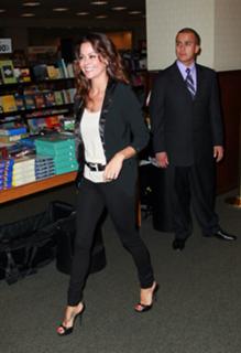 Brooke Burke feet photo thumbnail