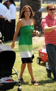 Brooke Burke feet photo thumbnail