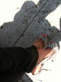 Brooke Burke feet photo thumbnail