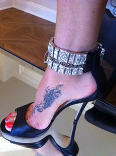 Brooke Burke feet photo thumbnail