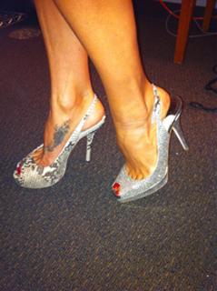 Brooke Burke feet photo thumbnail