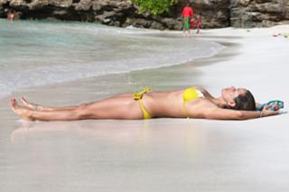Brooke Burke feet photo thumbnail