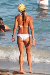 Brooke Burke feet photo thumbnail