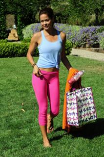 Brooke Burke feet photo thumbnail
