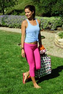 Brooke Burke feet photo thumbnail
