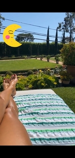 Brooke Burke feet photo thumbnail