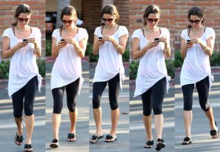 Brooke Burke feet photo thumbnail