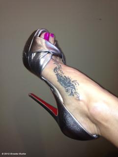 Brooke Burke feet photo thumbnail