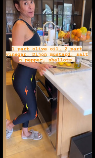 Brooke Burke feet photo thumbnail