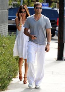 Brooke Burke feet photo thumbnail