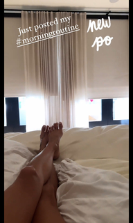 Brooke Burke feet photo thumbnail