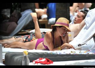Brooke Burke feet photo thumbnail