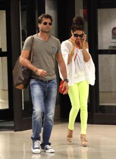 Brooke Burke feet photo thumbnail