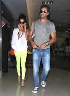 Brooke Burke feet photo thumbnail