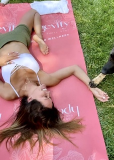 Brooke Burke feet photo thumbnail