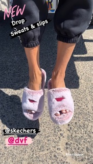 Brooke Burke feet photo thumbnail