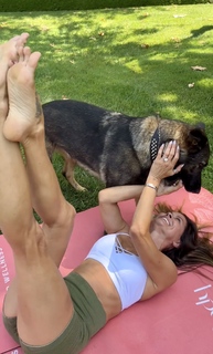 Brooke Burke feet photo thumbnail