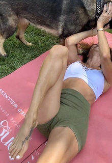 Brooke Burke feet photo thumbnail