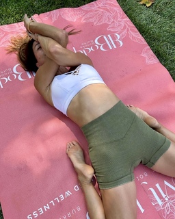 Brooke Burke feet photo thumbnail