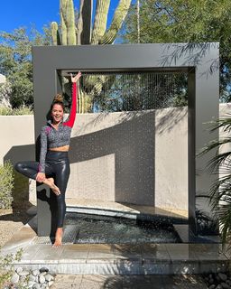 Brooke Burke feet photo thumbnail