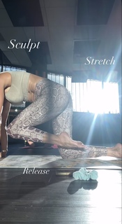 Brooke Burke feet photo thumbnail