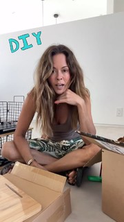 Brooke Burke feet photo thumbnail