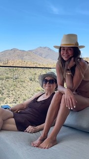 Brooke Burke feet photo thumbnail