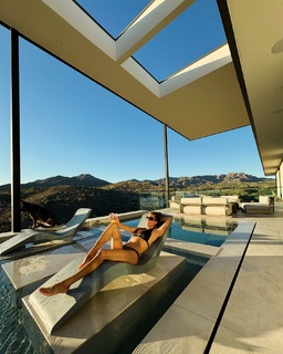 Brooke Burke feet photo thumbnail