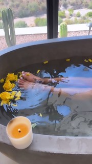 Brooke Burke feet photo thumbnail