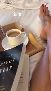 Brooke Burke feet photo thumbnail