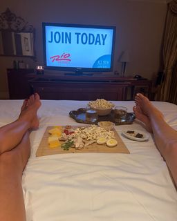 Brooke Burke feet photo thumbnail