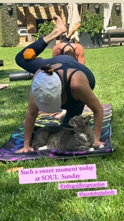 Brooke Burke feet photo thumbnail