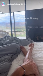 Brooke Burke feet photo thumbnail