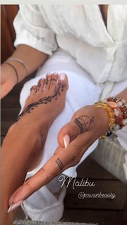 Brooke Burke feet photo thumbnail