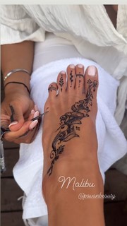 Brooke Burke feet photo thumbnail