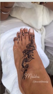 Brooke Burke feet photo thumbnail