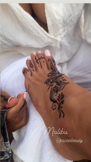 Brooke Burke feet photo thumbnail