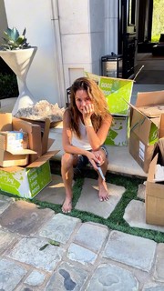 Brooke Burke feet photo thumbnail