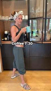 Brooke Burke feet photo thumbnail