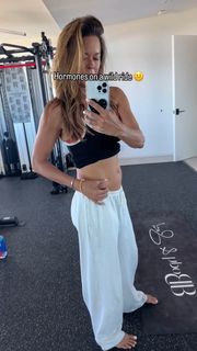Brooke Burke feet photo thumbnail