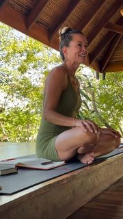 Brooke Burke feet photo thumbnail