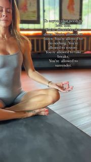 Brooke Burke feet photo thumbnail