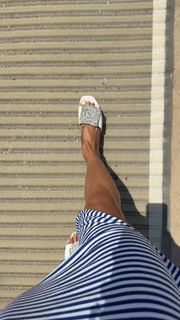 Brooke Burke feet photo thumbnail