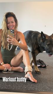 Brooke Burke feet photo thumbnail